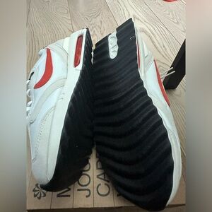 Brand new women size 7 Nikes never worn.